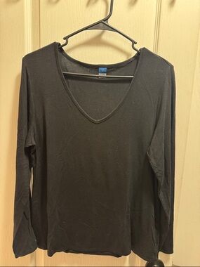 Old Navy Black V-Neck Long Sleeve Tee